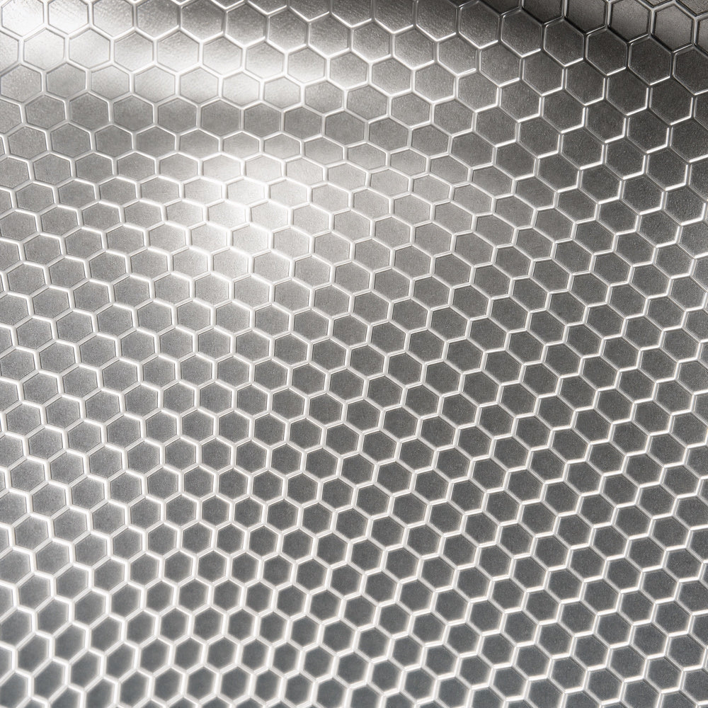 Close-up of the titanium honeycomb cooking surface